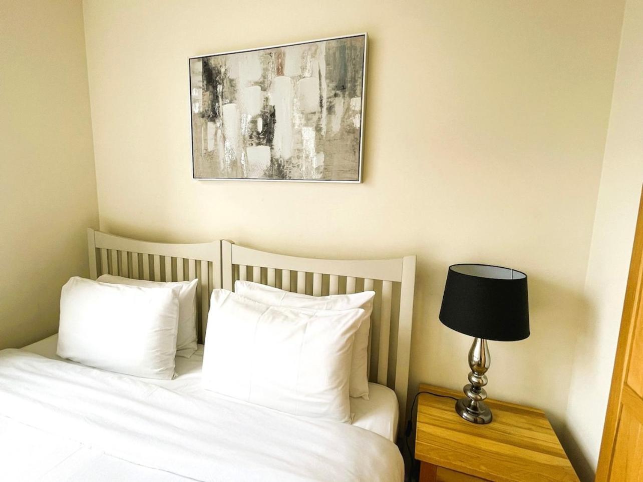 Maidstone Heights By Kasar Stays ภายนอก รูปภาพ