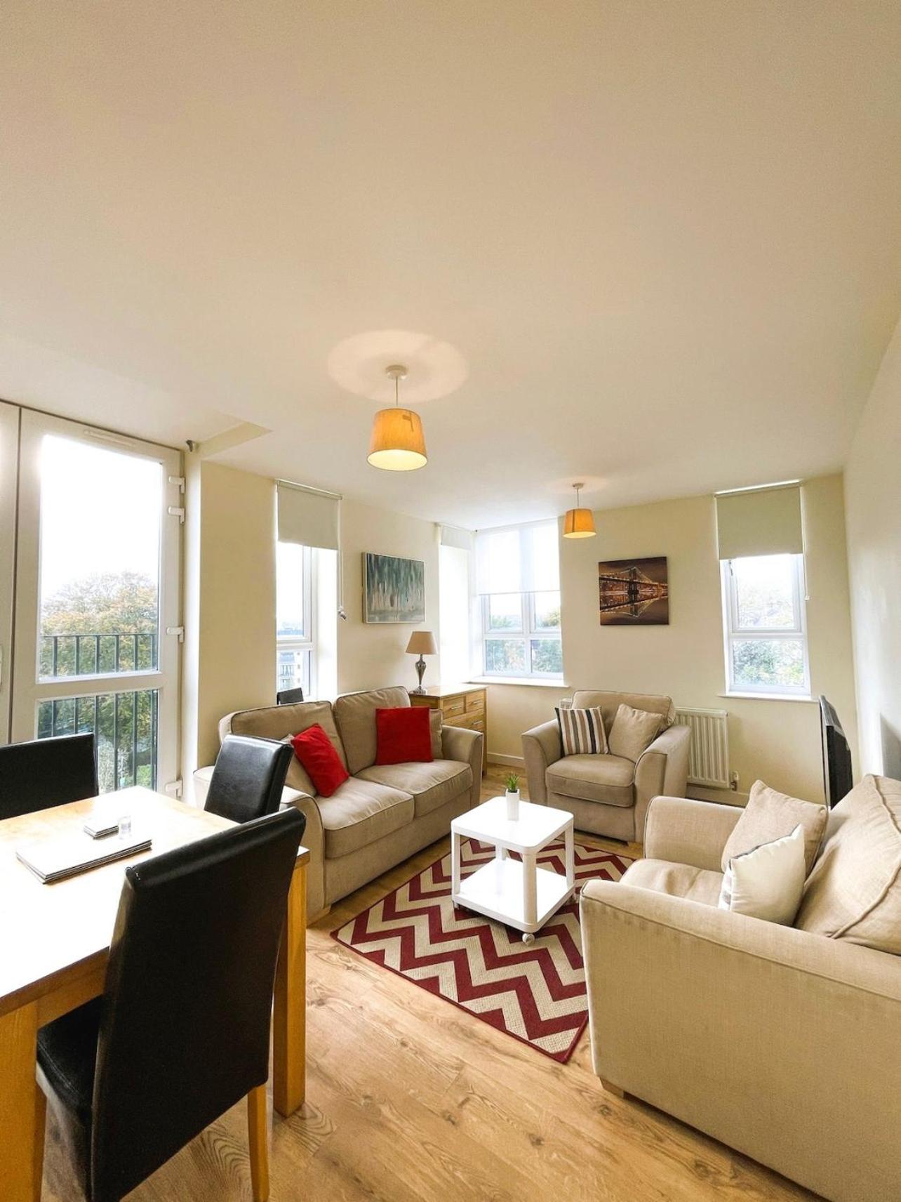 Maidstone Heights By Kasar Stays ภายนอก รูปภาพ