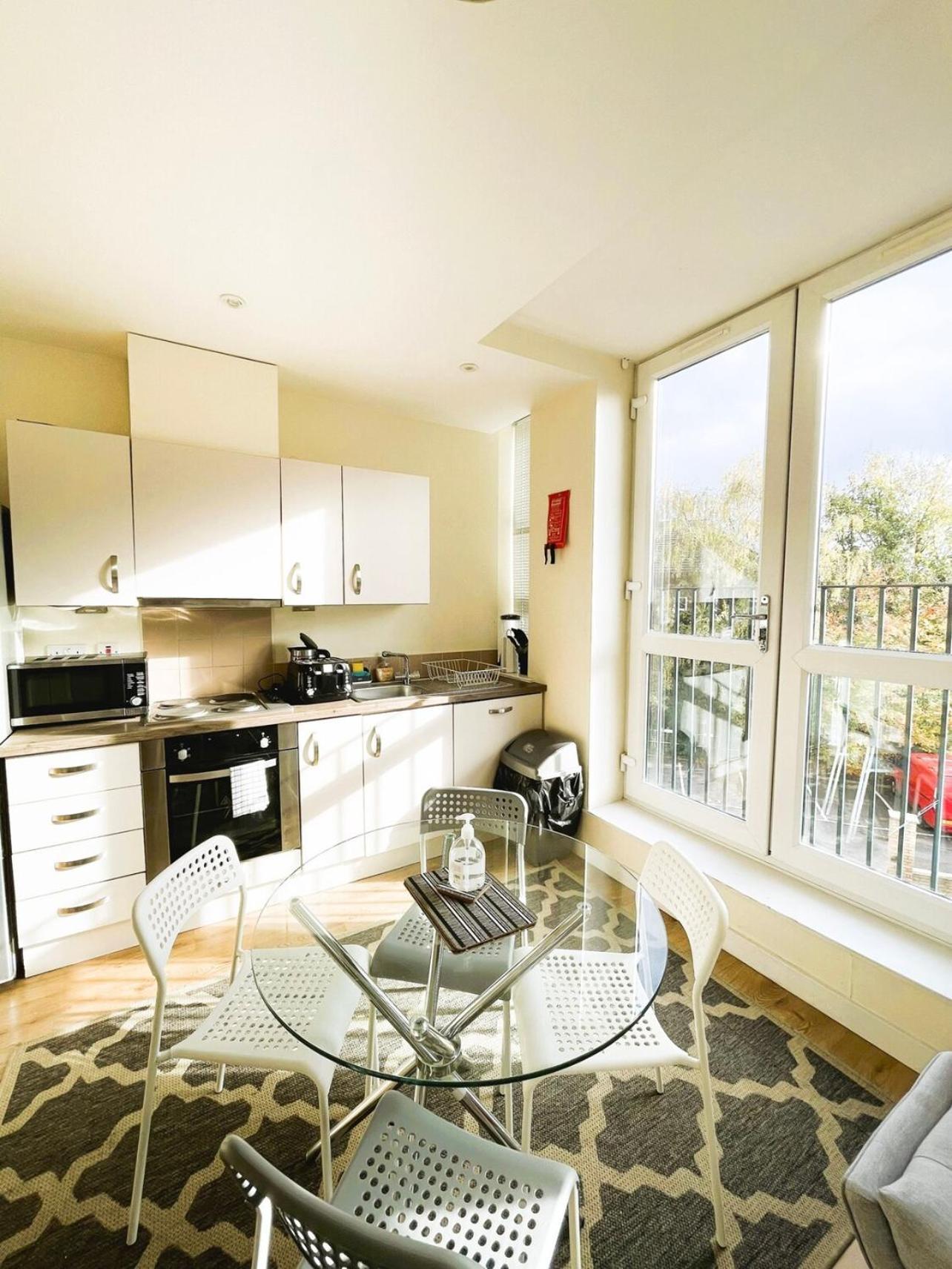 Maidstone Heights By Kasar Stays ภายนอก รูปภาพ